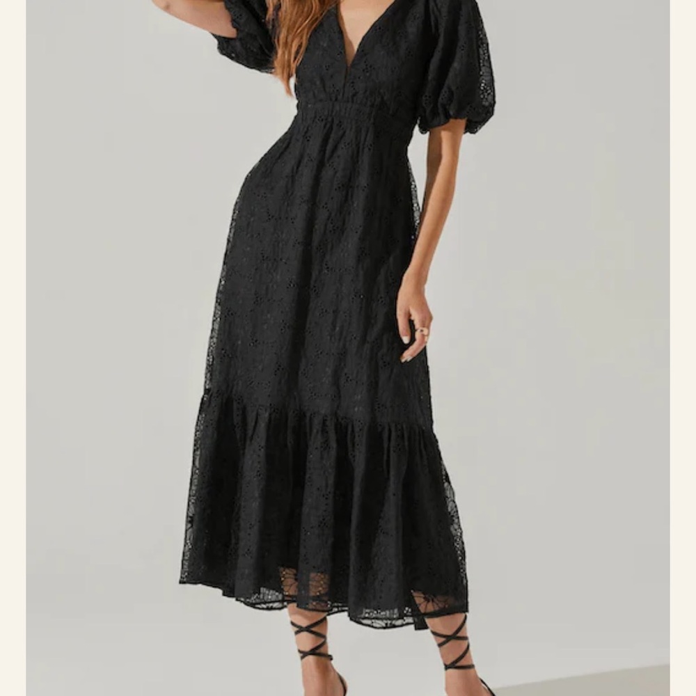 Astr Jaxine Eyelet Midi Dress - Picture 4 of 6